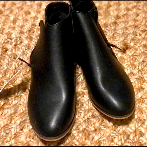 BNWT pleather, black, booties. Size 6. Cat & Jack - Picture 3 of 4